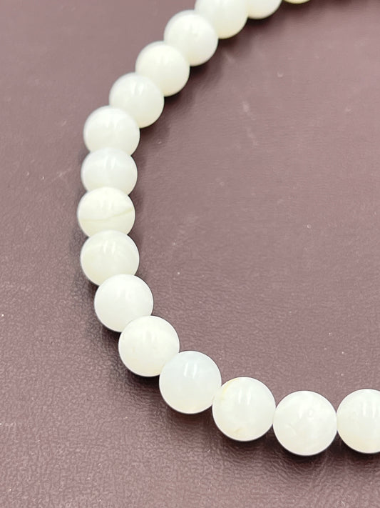 Mother of Pearl 8mm  1 Strand (40cm)