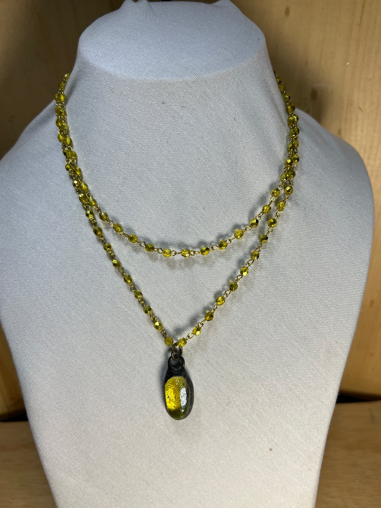 Shiny Yellow Link Chain Necklace w/ Pendant